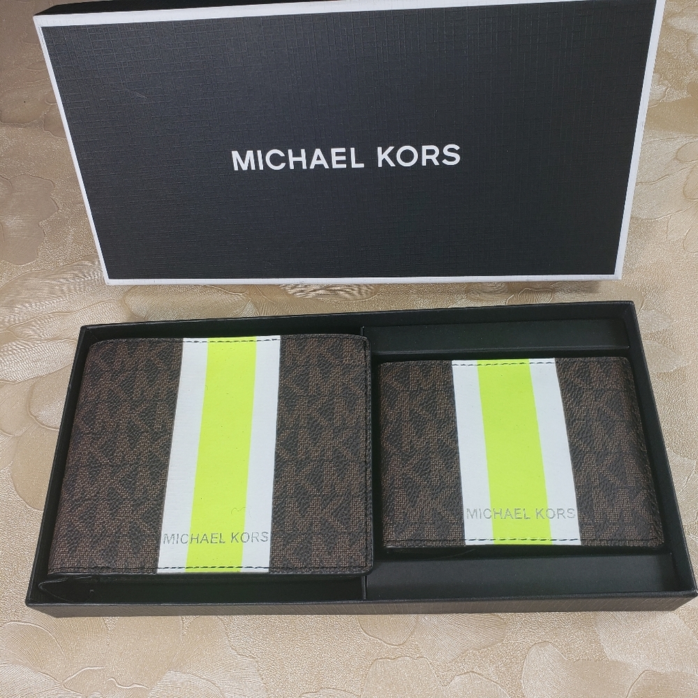 Michael kor men 3 in 1 wallet giffting box Brown and NEON